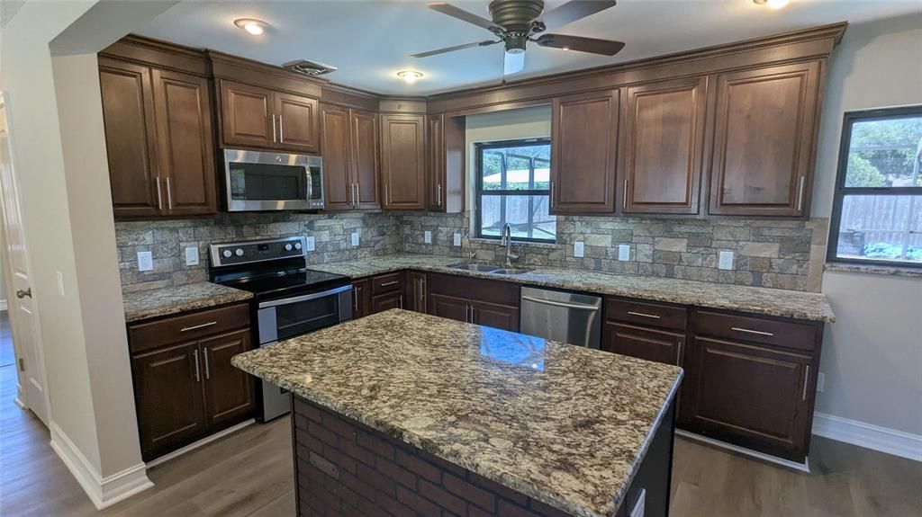 For Sale: $375,000 (4 beds, 2 baths, 1666 Square Feet)