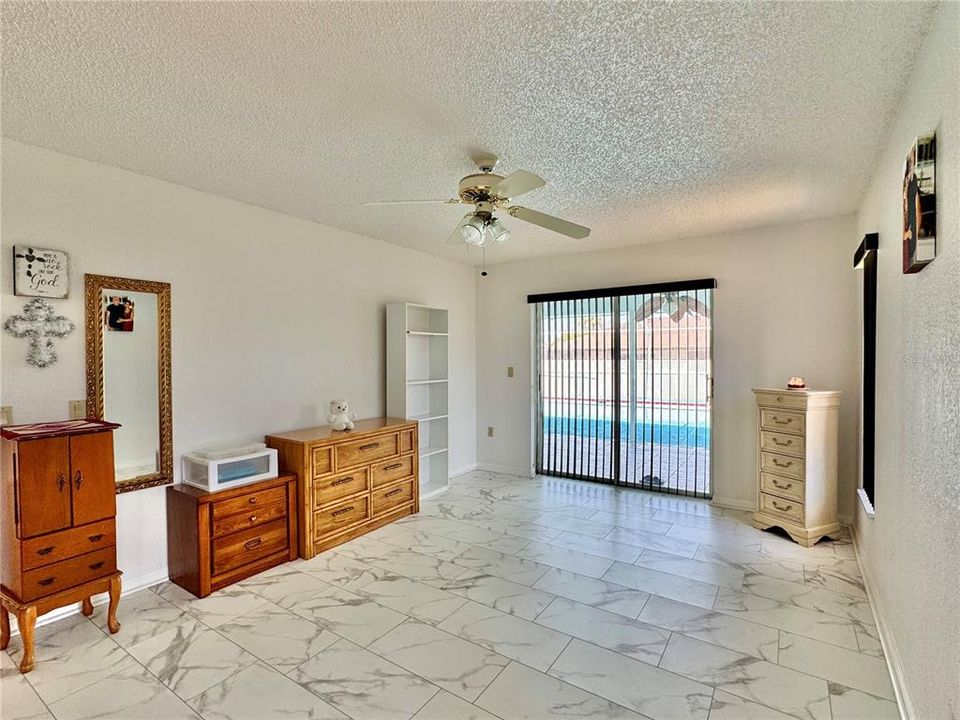 Activo con contrato: $290,000 (3 camas, 2 baños, 1702 Pies cuadrados)