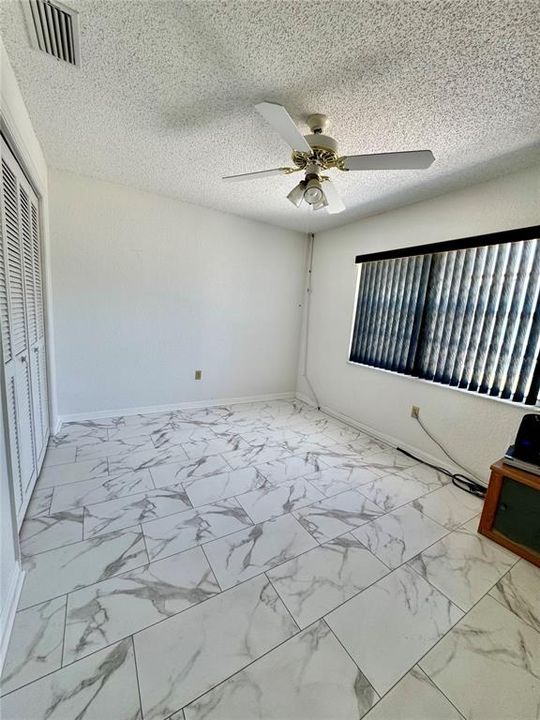 Activo con contrato: $290,000 (3 camas, 2 baños, 1702 Pies cuadrados)