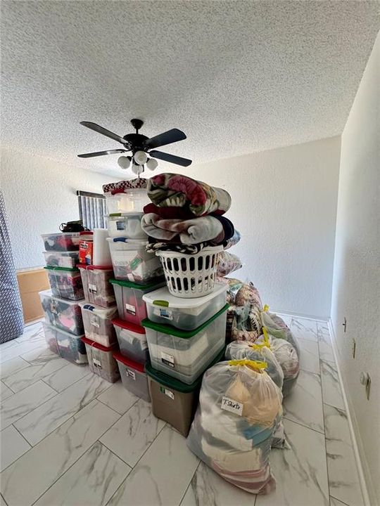 Activo con contrato: $290,000 (3 camas, 2 baños, 1702 Pies cuadrados)