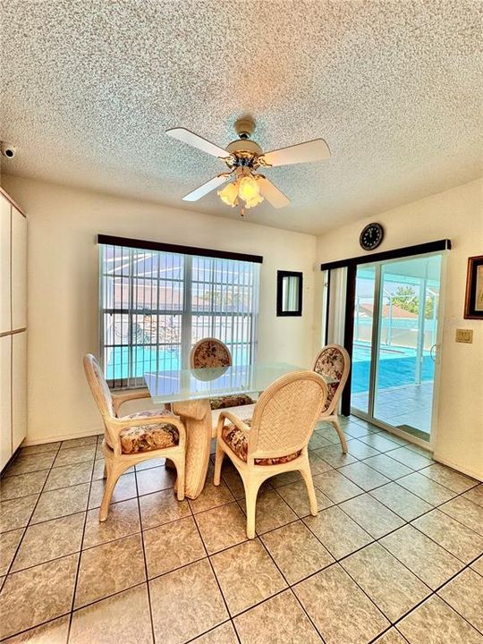 Activo con contrato: $290,000 (3 camas, 2 baños, 1702 Pies cuadrados)