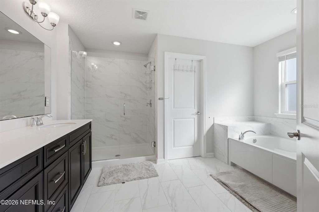 For Sale: $680,000 (5 beds, 4 baths, 3644 Square Feet)