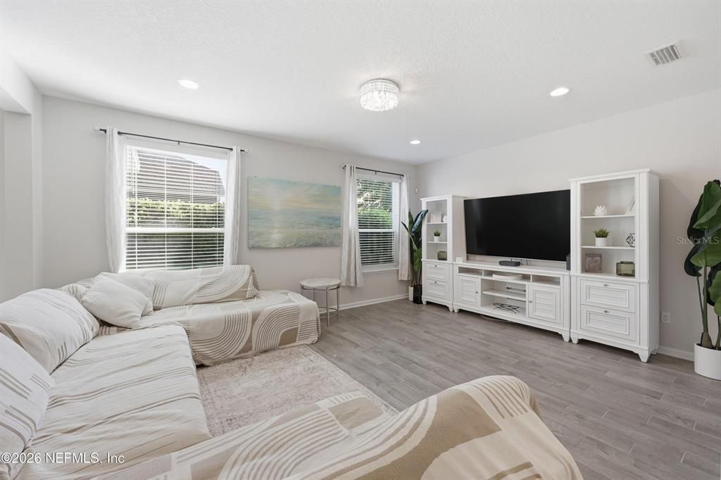 For Sale: $680,000 (5 beds, 4 baths, 3644 Square Feet)
