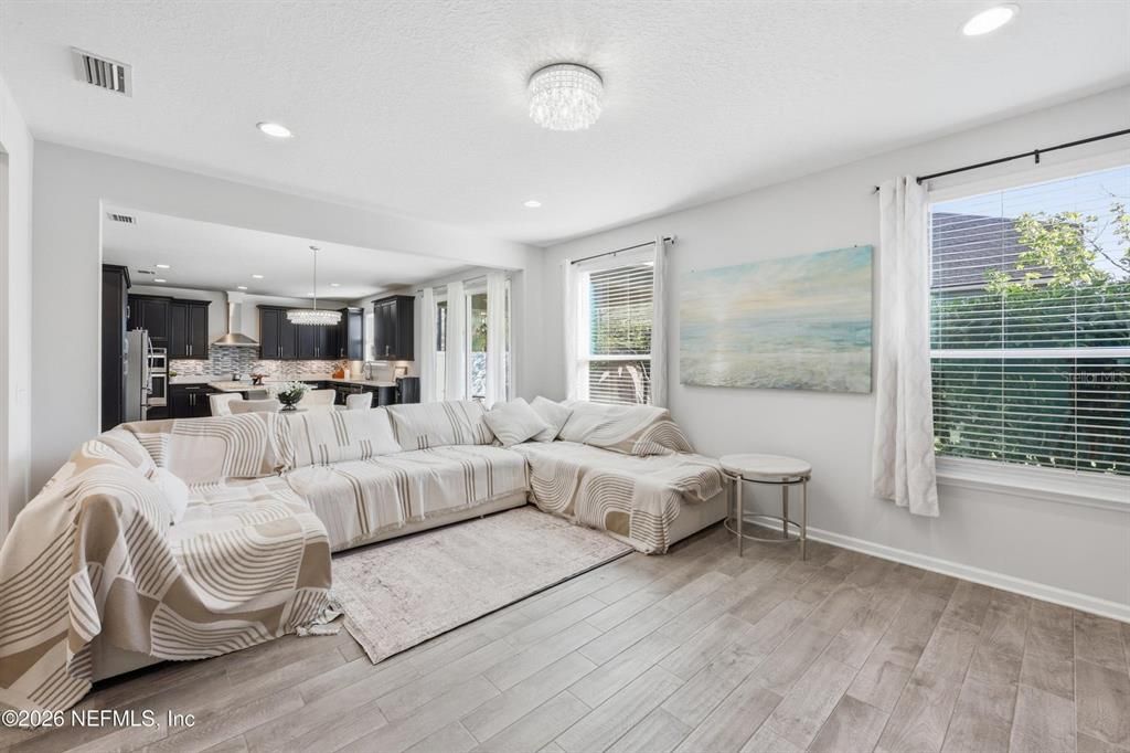 For Sale: $680,000 (5 beds, 4 baths, 3644 Square Feet)
