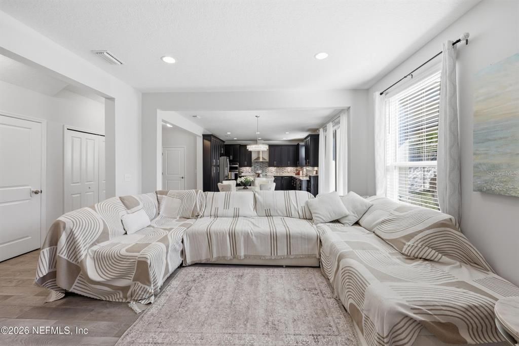 For Sale: $680,000 (5 beds, 4 baths, 3644 Square Feet)
