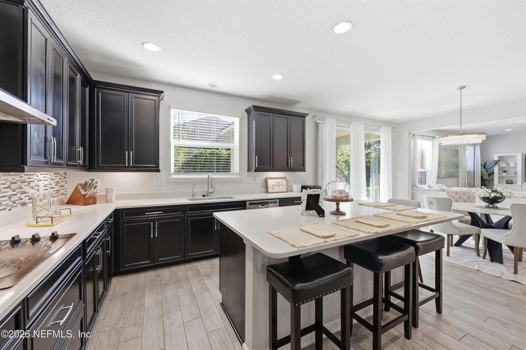For Sale: $680,000 (5 beds, 4 baths, 3644 Square Feet)