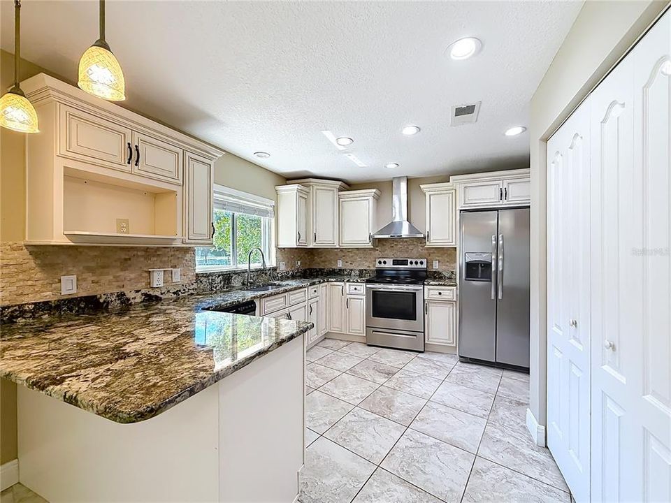 En Venta: $369,900 (3 camas, 2 baños, 1598 Pies cuadrados)