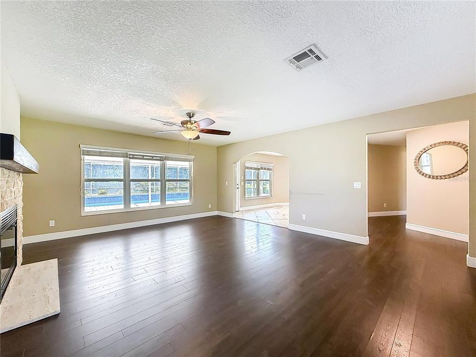 En Venta: $369,900 (3 camas, 2 baños, 1598 Pies cuadrados)