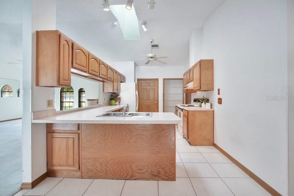 Active With Contract: $339,900 (3 beds, 2 baths, 1748 Square Feet)