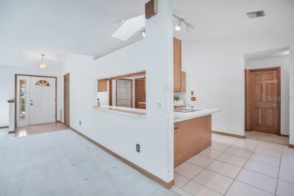 Active With Contract: $339,900 (3 beds, 2 baths, 1748 Square Feet)