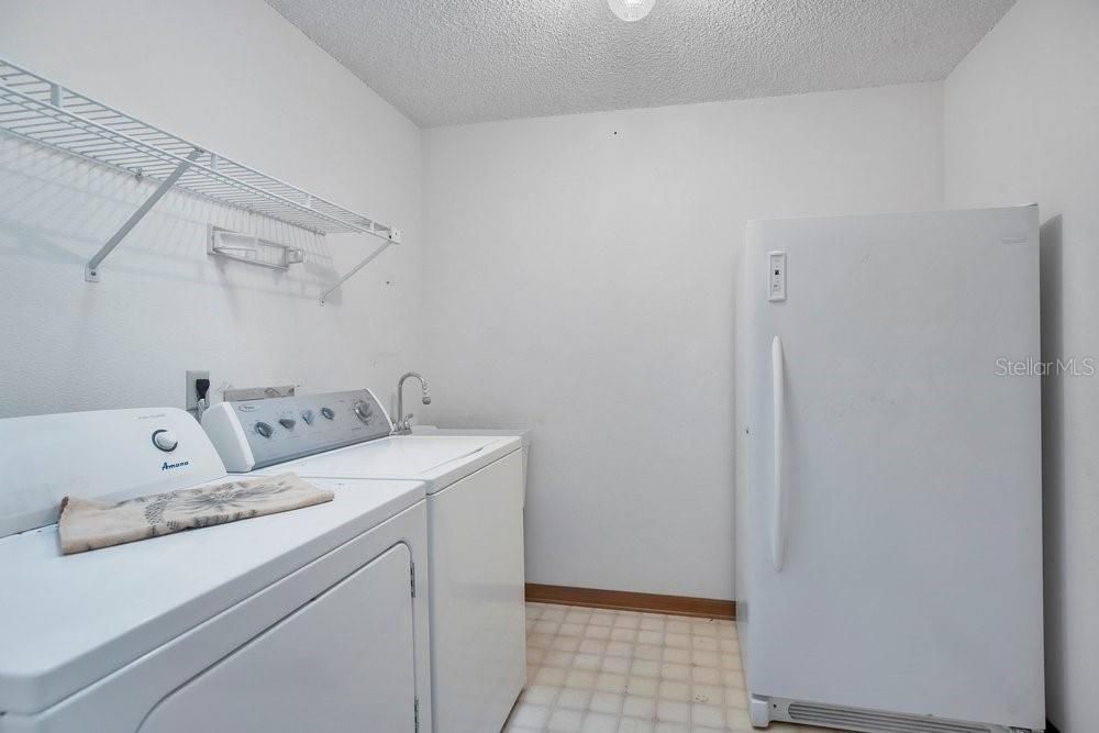 Active With Contract: $339,900 (3 beds, 2 baths, 1748 Square Feet)