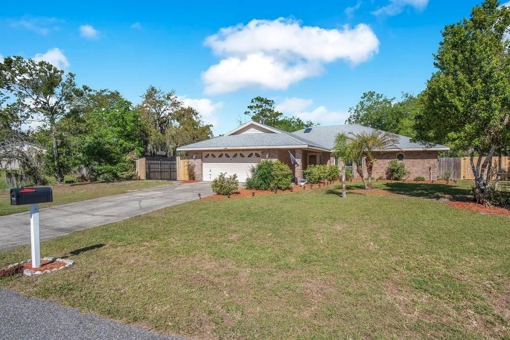 Active With Contract: $339,900 (3 beds, 2 baths, 1748 Square Feet)