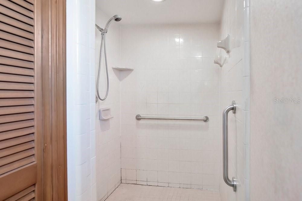 Active With Contract: $339,900 (3 beds, 2 baths, 1748 Square Feet)
