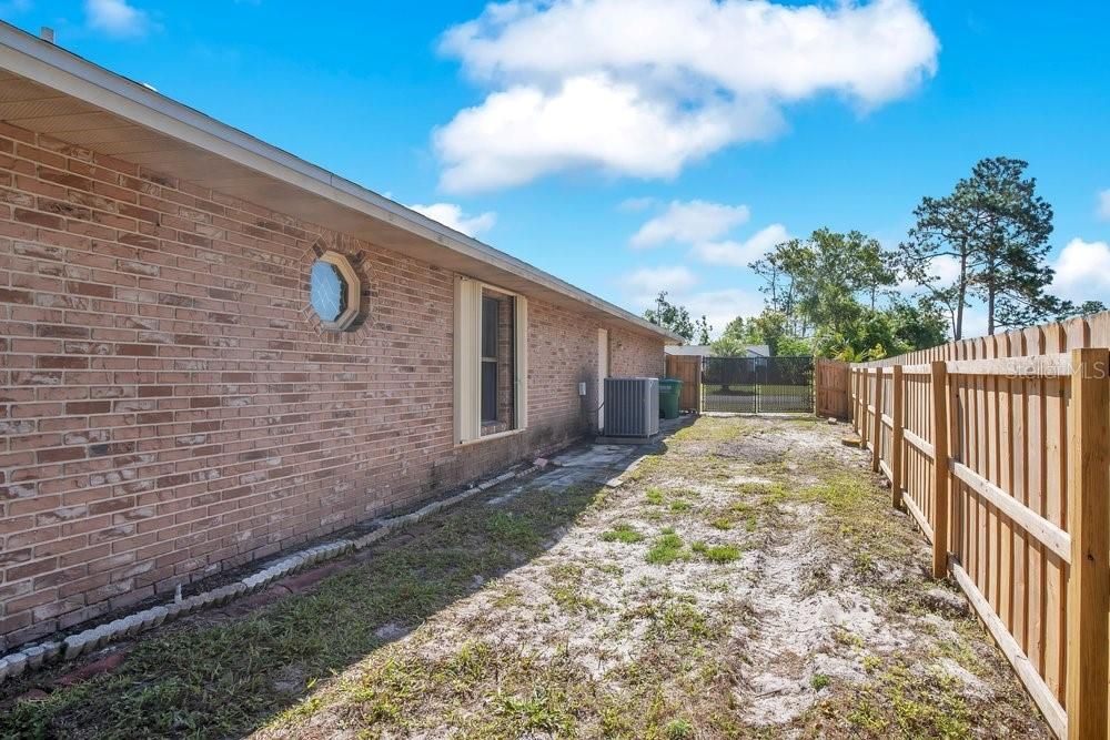 Active With Contract: $339,900 (3 beds, 2 baths, 1748 Square Feet)