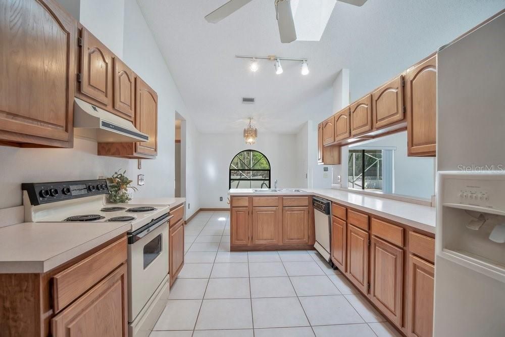 Active With Contract: $339,900 (3 beds, 2 baths, 1748 Square Feet)