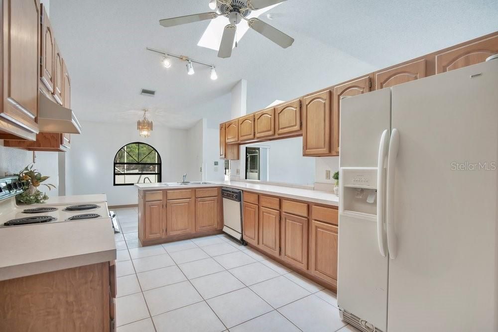 Active With Contract: $339,900 (3 beds, 2 baths, 1748 Square Feet)