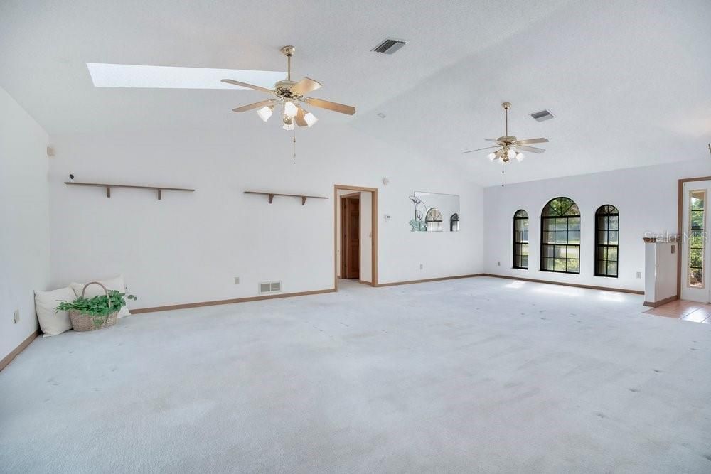 Active With Contract: $339,900 (3 beds, 2 baths, 1748 Square Feet)