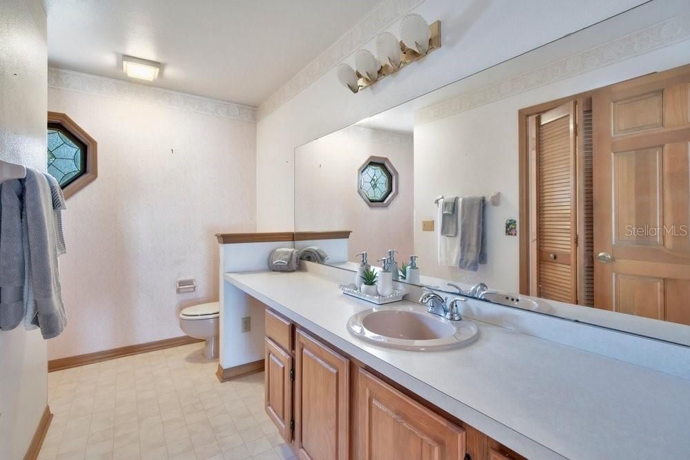 Active With Contract: $339,900 (3 beds, 2 baths, 1748 Square Feet)