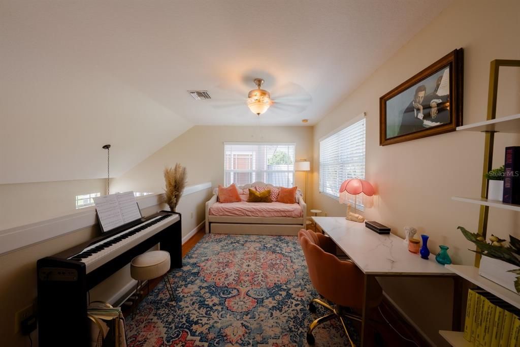 For Sale: $215,000 (1 beds, 2 baths, 1090 Square Feet)