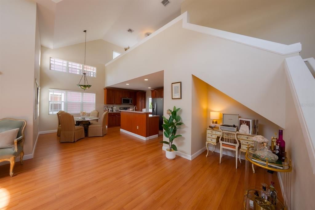 For Sale: $215,000 (1 beds, 2 baths, 1090 Square Feet)
