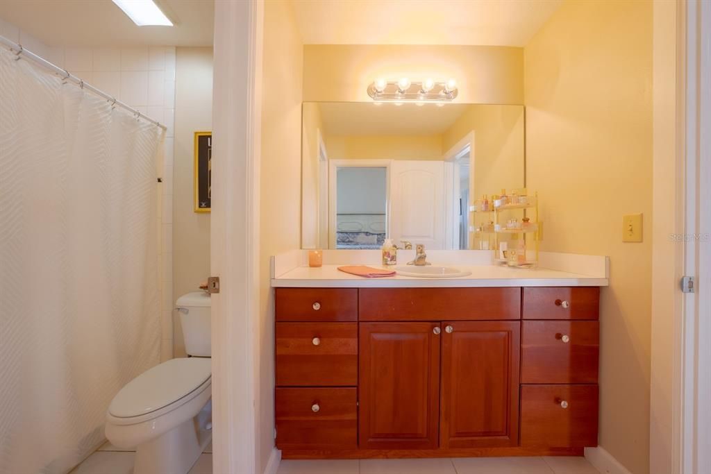For Sale: $215,000 (1 beds, 2 baths, 1090 Square Feet)