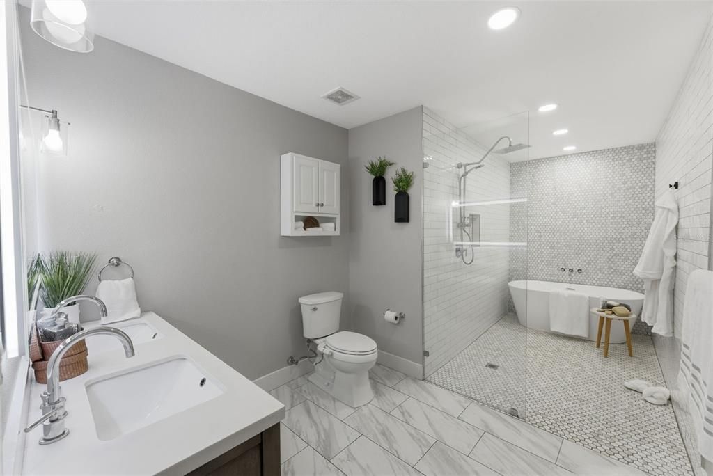 Active With Contract: $4,200 (3 beds, 2 baths, 2471 Square Feet)