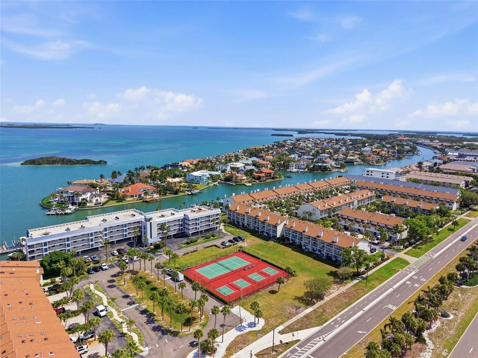 For Sale: $515,000 (3 beds, 3 baths, 1585 Square Feet)