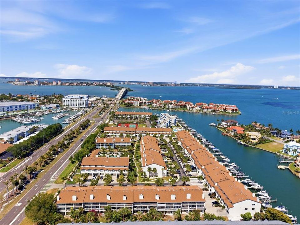 For Sale: $515,000 (3 beds, 3 baths, 1585 Square Feet)