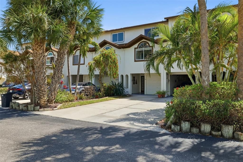 For Sale: $515,000 (3 beds, 3 baths, 1585 Square Feet)