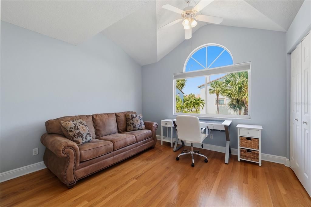 For Sale: $515,000 (3 beds, 3 baths, 1585 Square Feet)