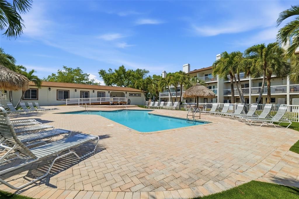 For Sale: $515,000 (3 beds, 3 baths, 1585 Square Feet)