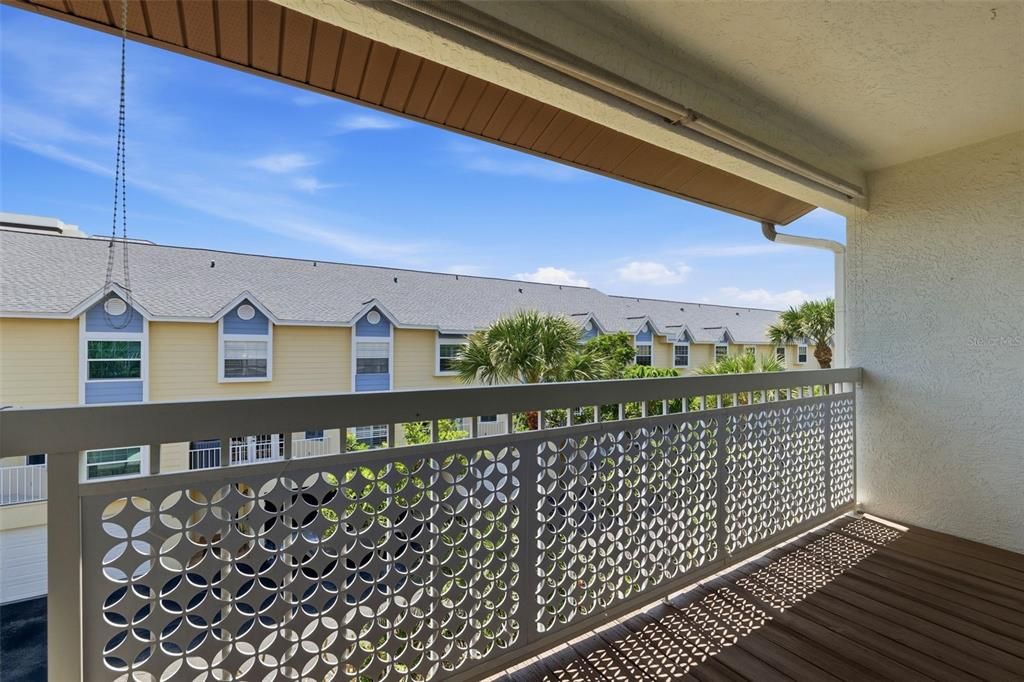For Sale: $515,000 (3 beds, 3 baths, 1585 Square Feet)