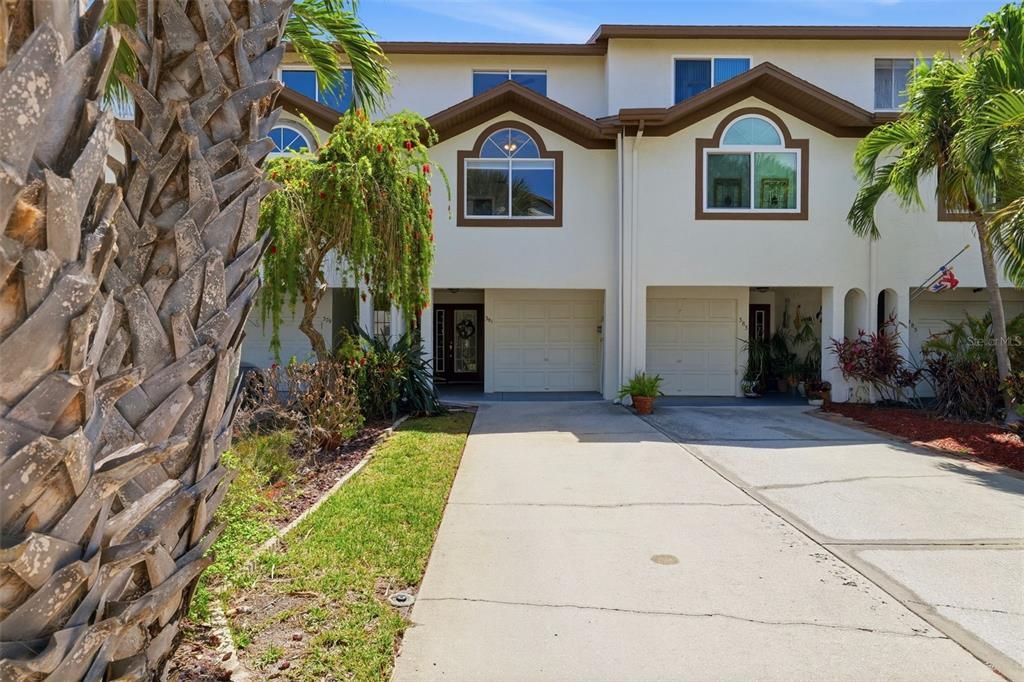 For Sale: $515,000 (3 beds, 3 baths, 1585 Square Feet)