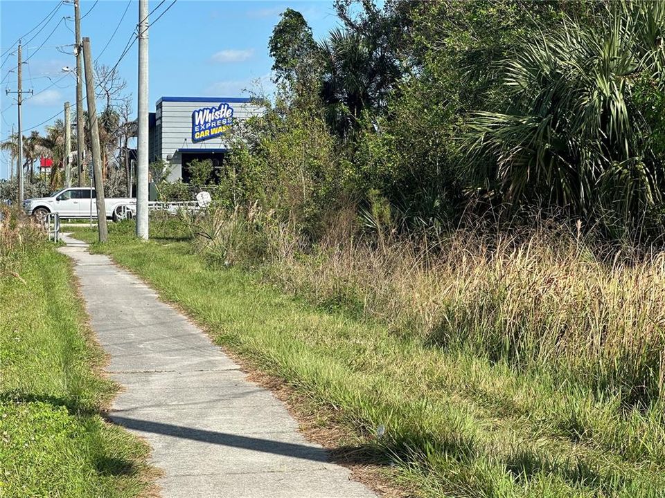 En Venta: $1,047,000 (1.61 acres)