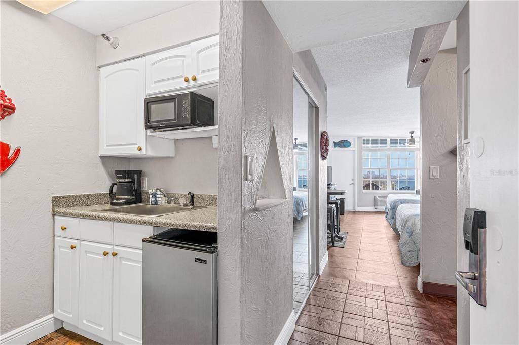 For Sale: $125,000 (1 beds, 1 baths, 343 Square Feet)