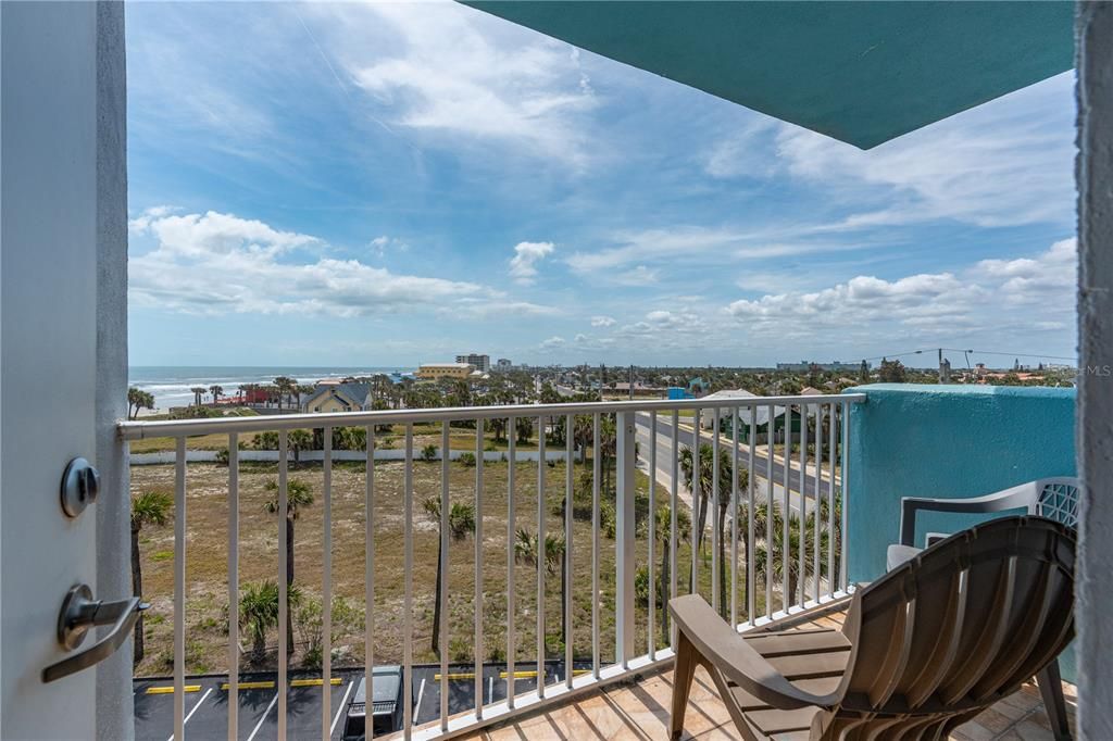 For Sale: $125,000 (1 beds, 1 baths, 343 Square Feet)
