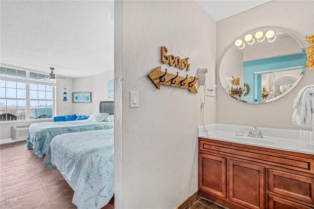 For Sale: $125,000 (1 beds, 1 baths, 343 Square Feet)
