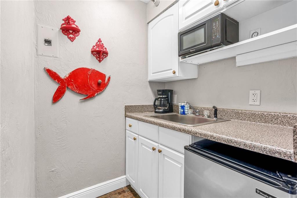 For Sale: $125,000 (1 beds, 1 baths, 343 Square Feet)