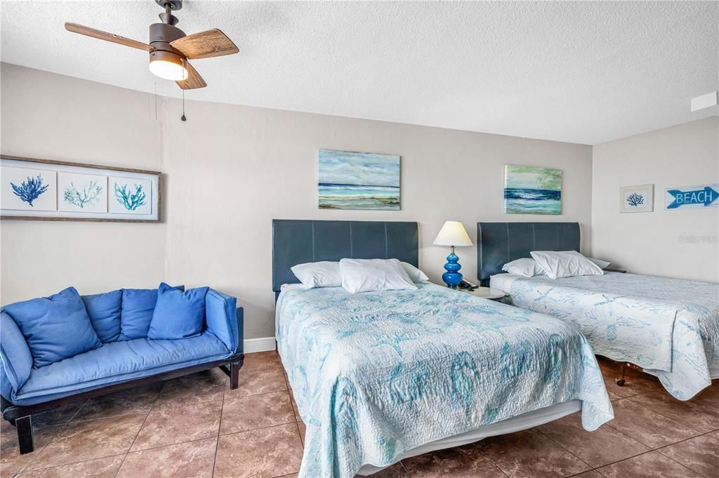 For Sale: $125,000 (1 beds, 1 baths, 343 Square Feet)