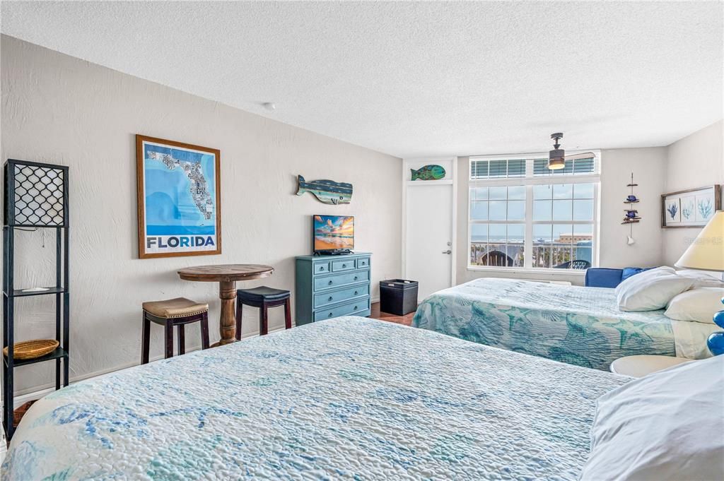 For Sale: $125,000 (1 beds, 1 baths, 343 Square Feet)