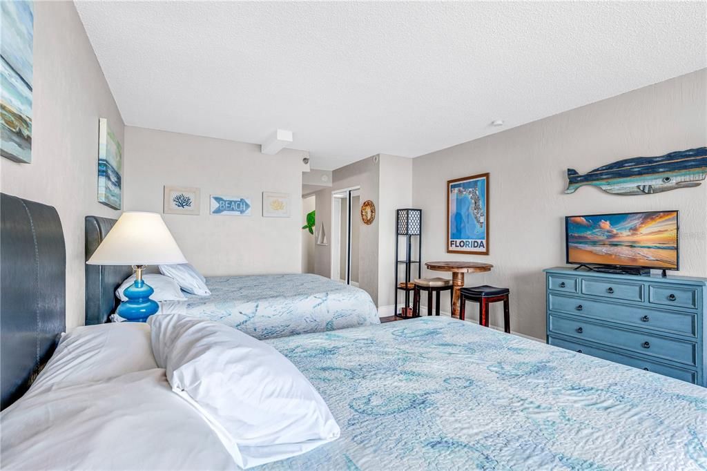 For Sale: $125,000 (1 beds, 1 baths, 343 Square Feet)