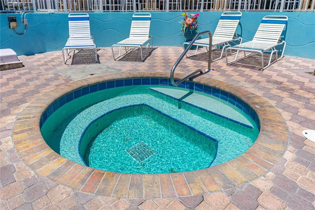 For Sale: $125,000 (1 beds, 1 baths, 343 Square Feet)