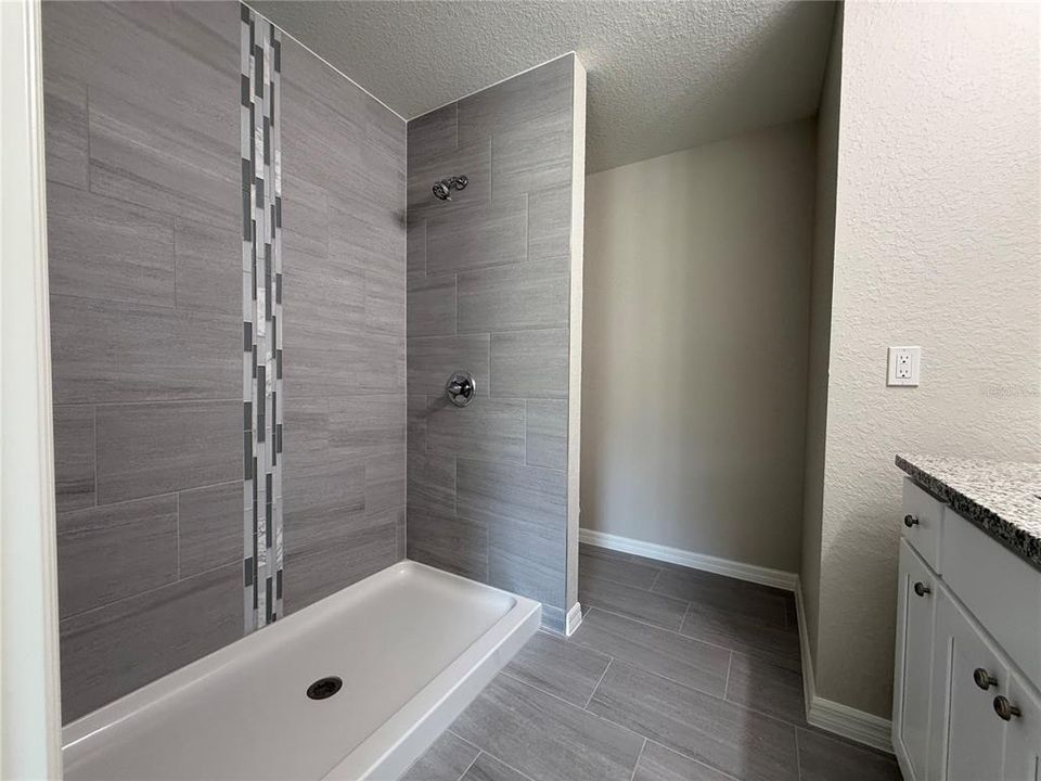 Activo con contrato: $209,900 (3 camas, 2 baños, 1232 Pies cuadrados)