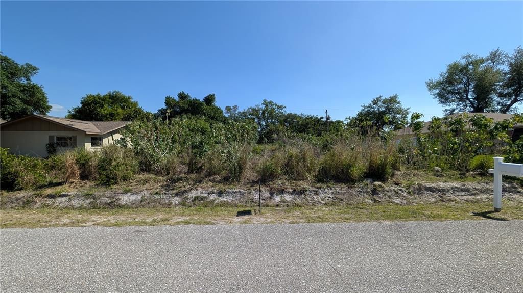 На продажу: $120,000 (0.18 acres)