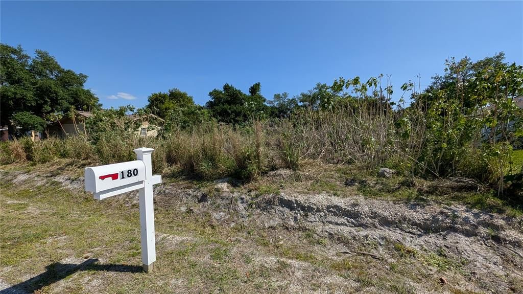 На продажу: $120,000 (0.18 acres)