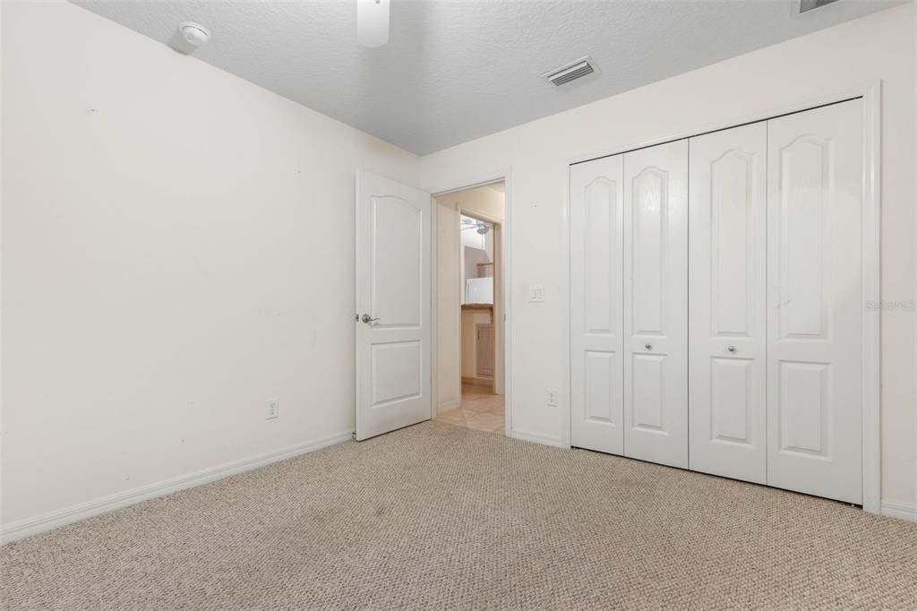 Activo con contrato: $349,000 (3 camas, 2 baños, 2084 Pies cuadrados)