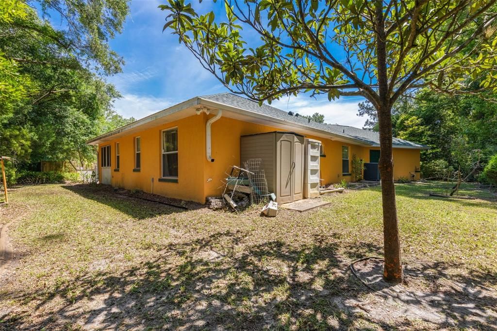 Activo con contrato: $349,000 (3 camas, 2 baños, 2084 Pies cuadrados)