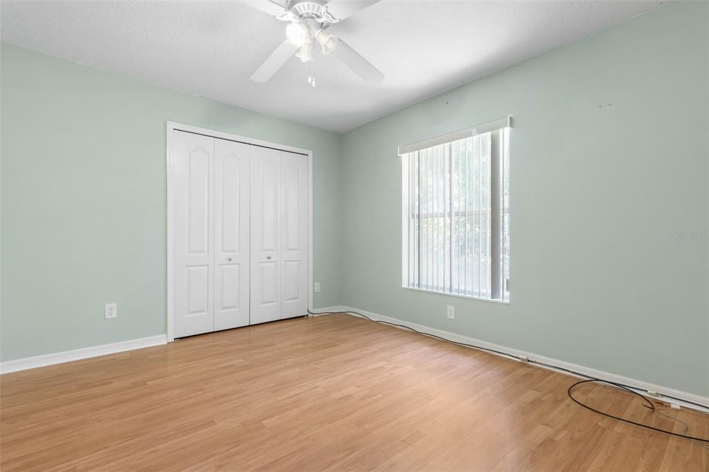 Activo con contrato: $349,000 (3 camas, 2 baños, 2084 Pies cuadrados)