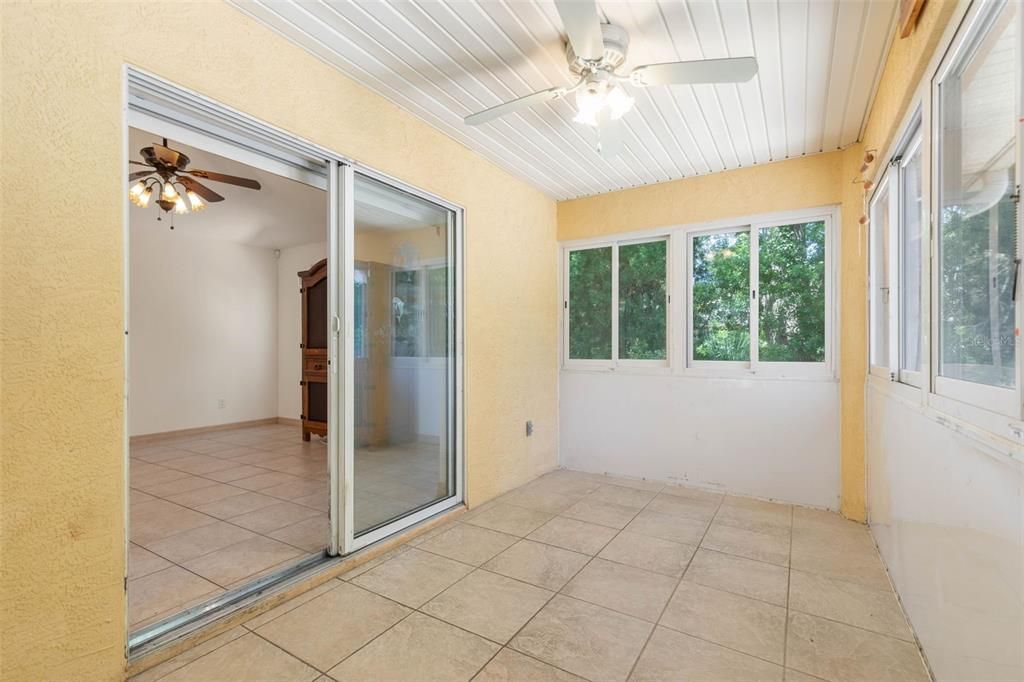 Activo con contrato: $349,000 (3 camas, 2 baños, 2084 Pies cuadrados)