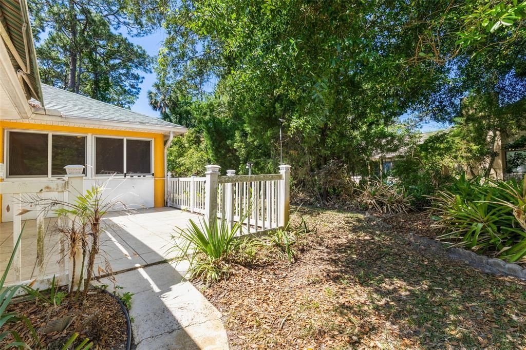 Activo con contrato: $349,000 (3 camas, 2 baños, 2084 Pies cuadrados)